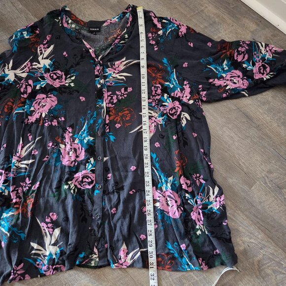 Torrid Womens US Size 4X Floral Print Gray Button-Front Blouse Rayon Long Sleeve - Picture 10 of 10